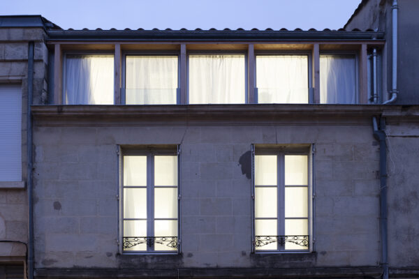Surélévation sur rue / Agnès Clotis
