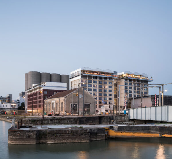 Depuis le quai Lawton / Ivan Mathie