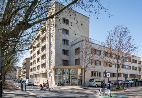Entrée foyer maternel place André Meunier / Jean-François Trémège