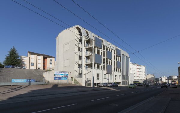 vue en sortant de la ville / philippe Pêcher