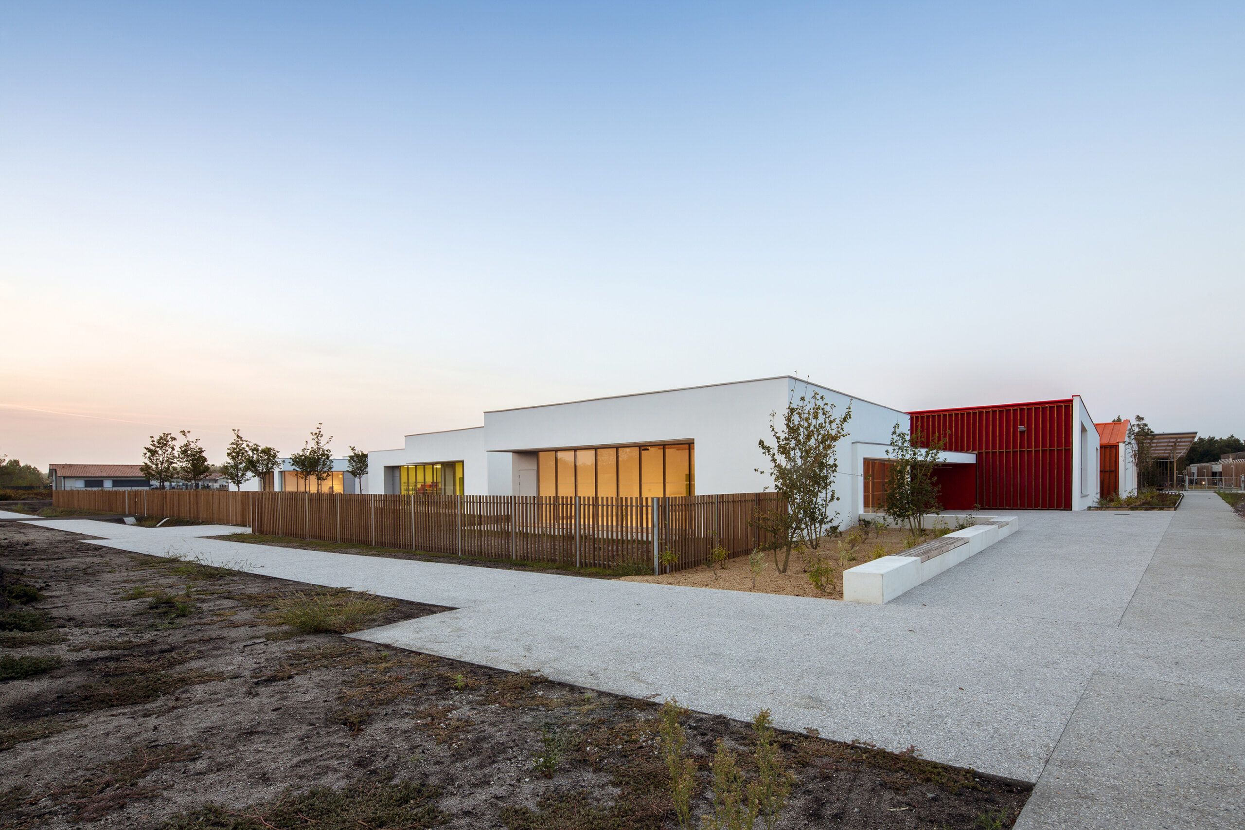 Façade nord du Centre de Loisirs / Patrick Desvergnes Photographe