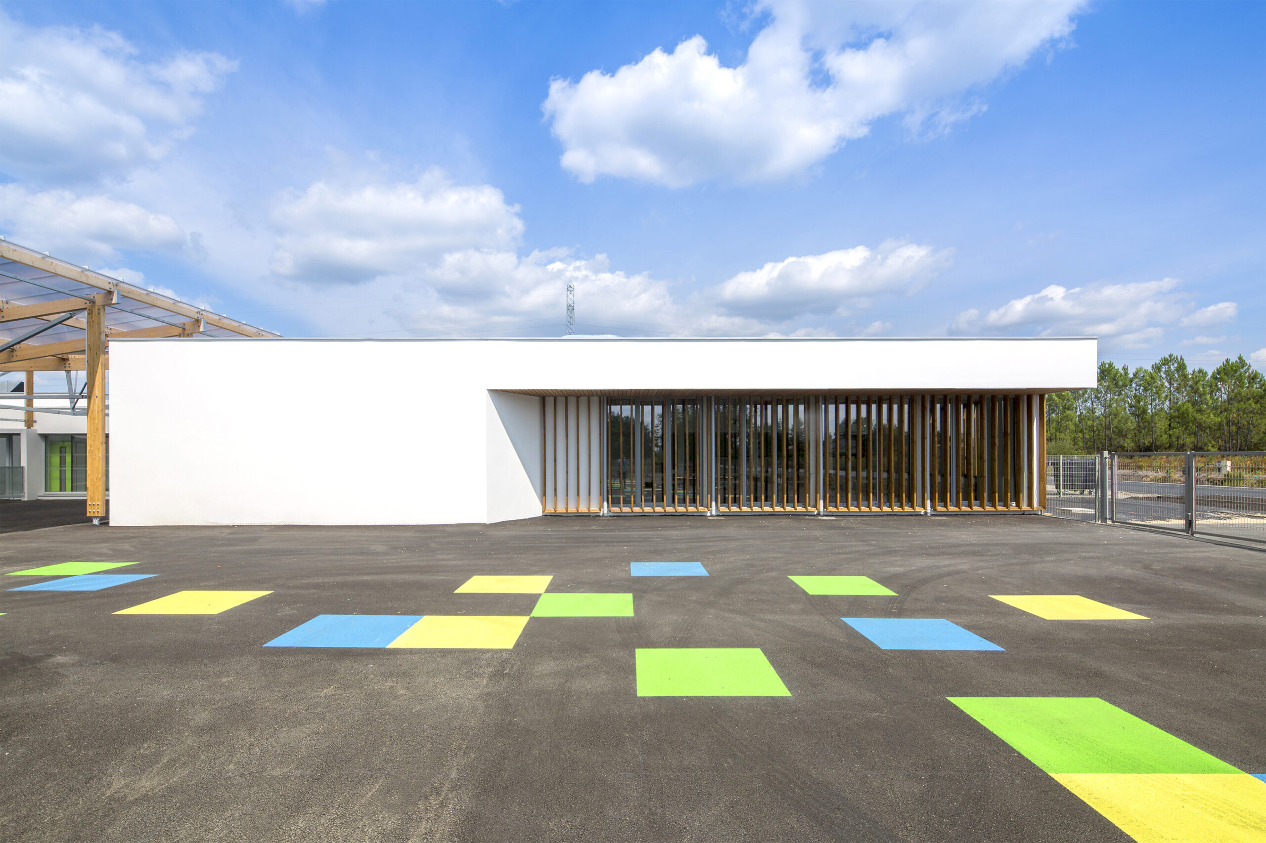 Façade sud du restaurant élémentaire / Patrick Desvergnes Photographe