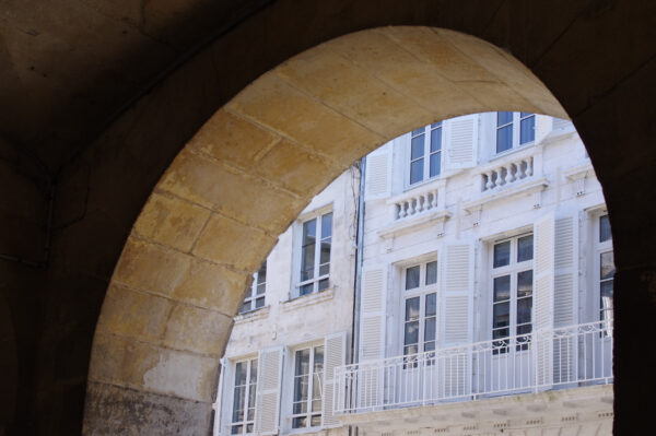Vue depuis la rue du Palais / FMAU
