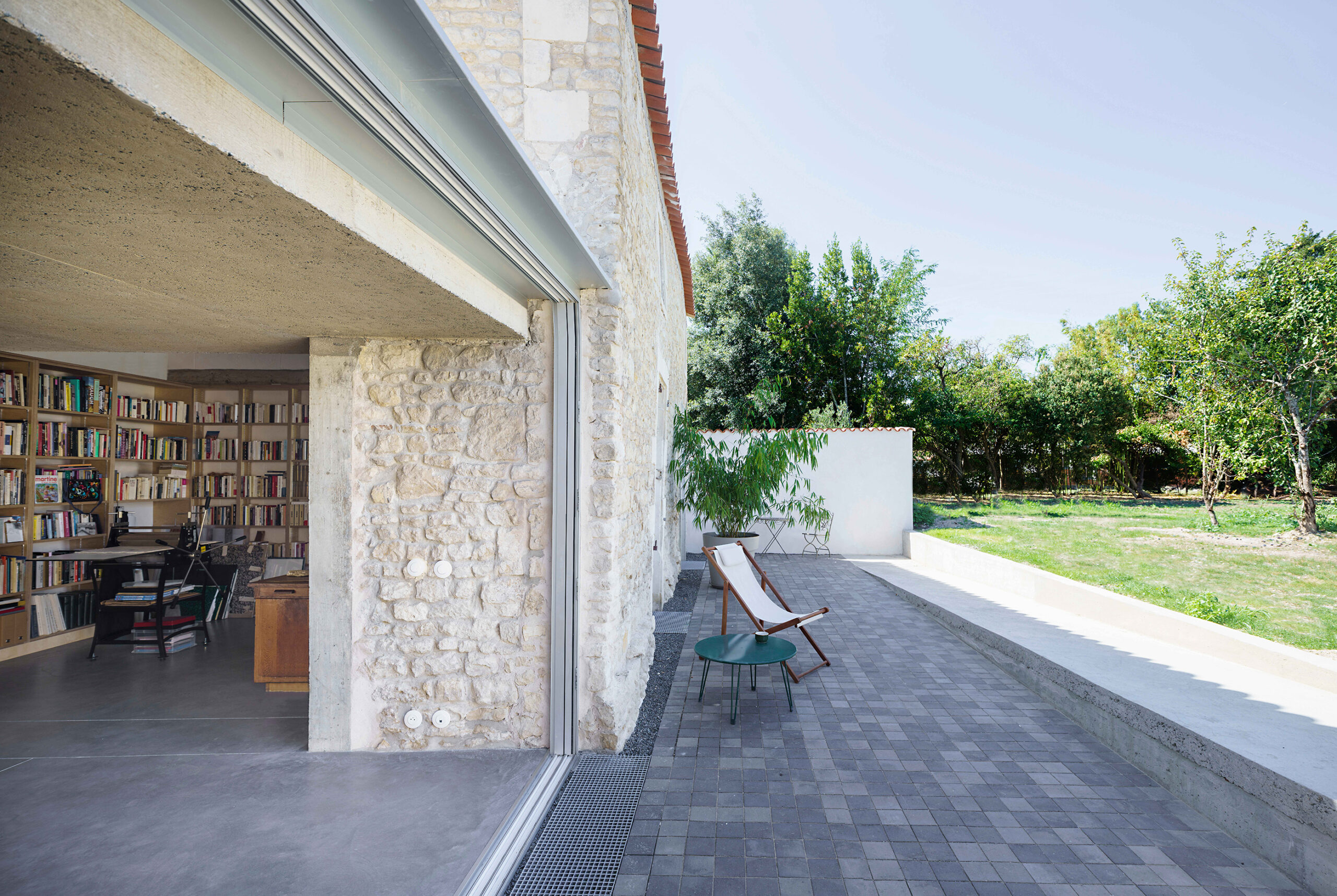 Vue extérieure du projet depuis la terrasse Nord / Photographies de Javier Callejas . javiercallejas.com