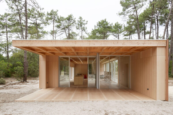 façade est Wooden Villa / Vincent leroux