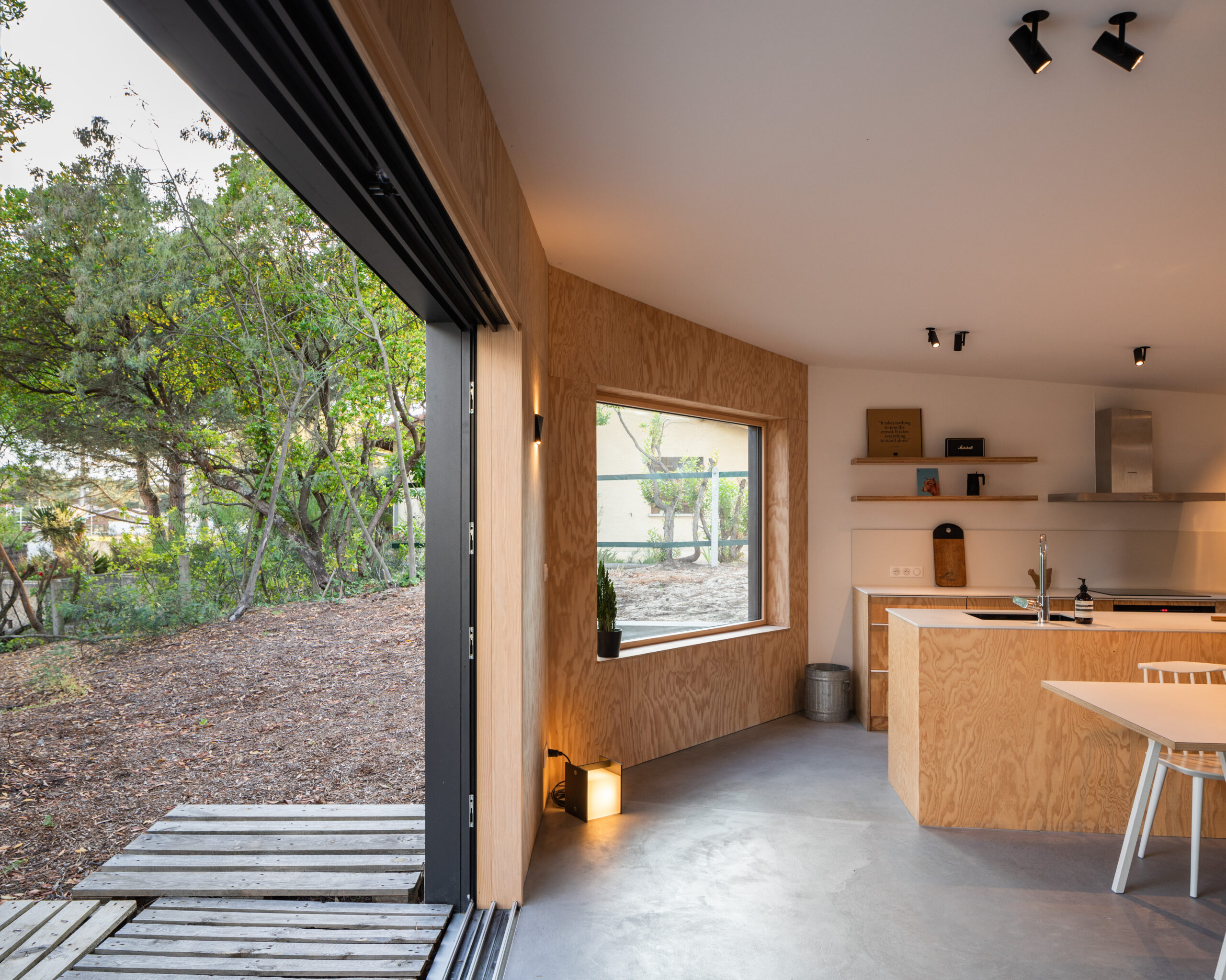 Intérieur / Extérieur / Ivan Mathie