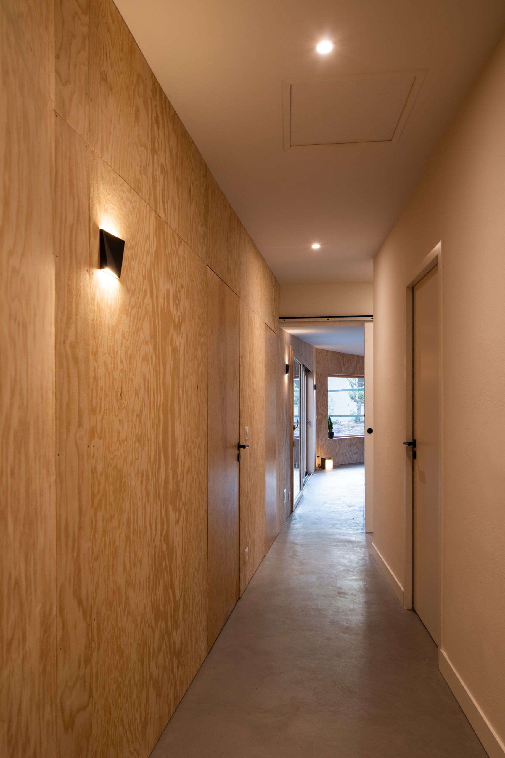 Couloir élargi / Ivan Mathie