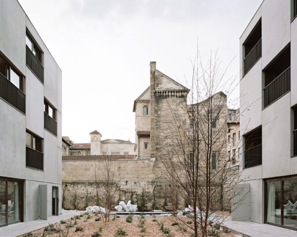 Fenêtre sur cour / Julien HOURCADE