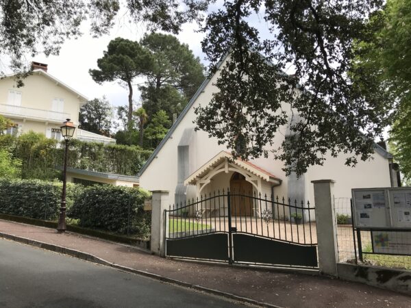 VUE DE LA RUE ANGLICANE / ACT 