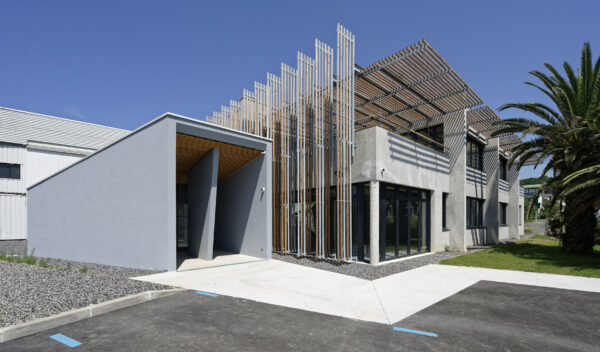 1_Un bâtiment récif sous l'effet d'un ressac virtuel / Vincent Monthiers