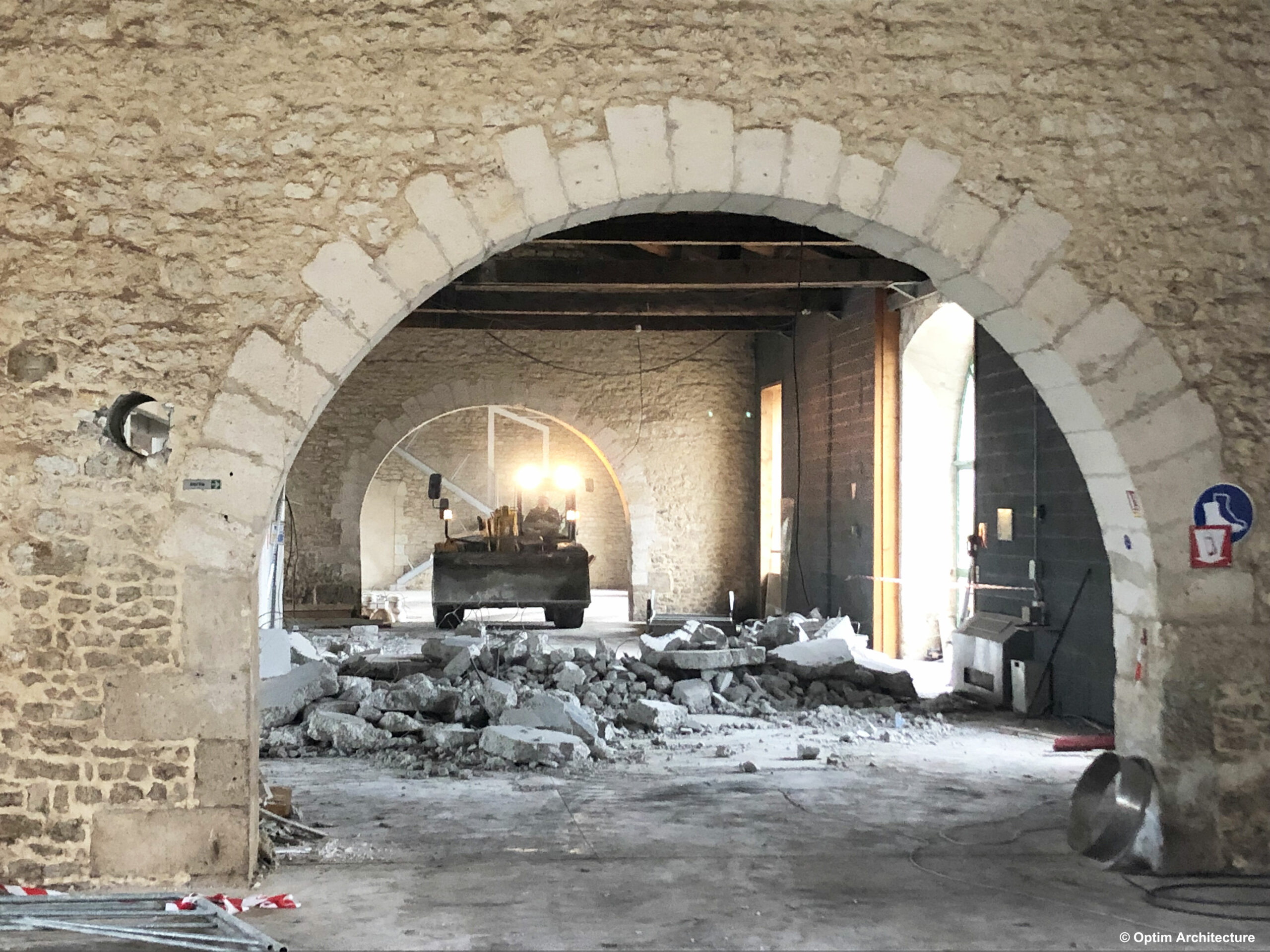 Travaux en cours - Vue sur Arche vers Atelier depuis la zone Accueil / Optim'Architecture