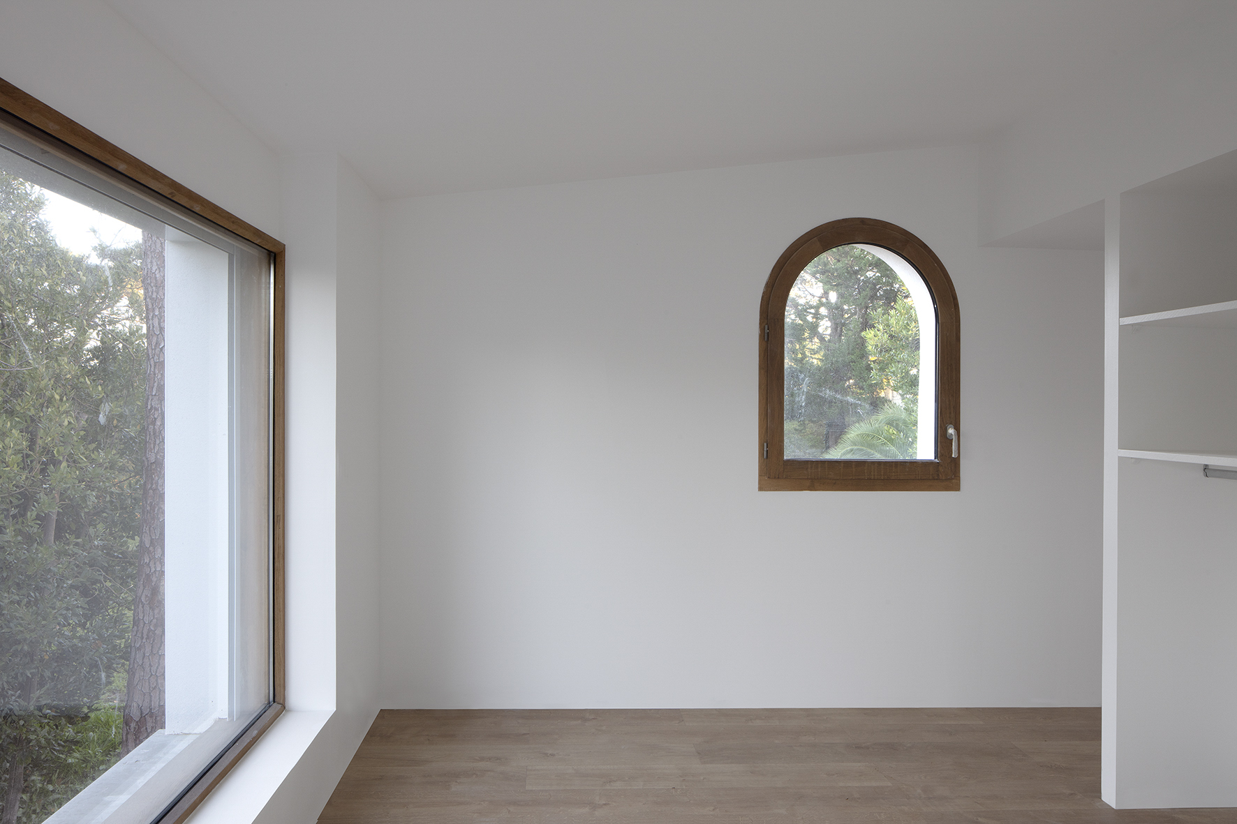 Vue vers le soupirail / Agnes CLotis