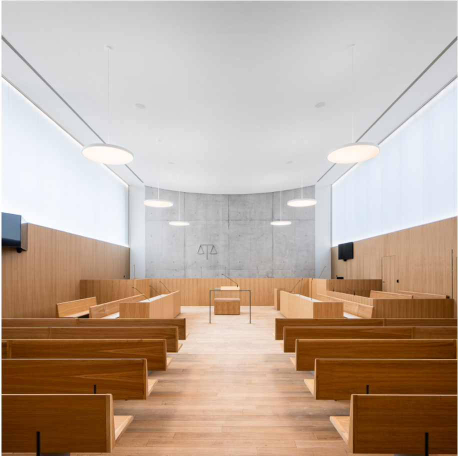 Palais de justice_salle audience / @blp&associés/Aubert