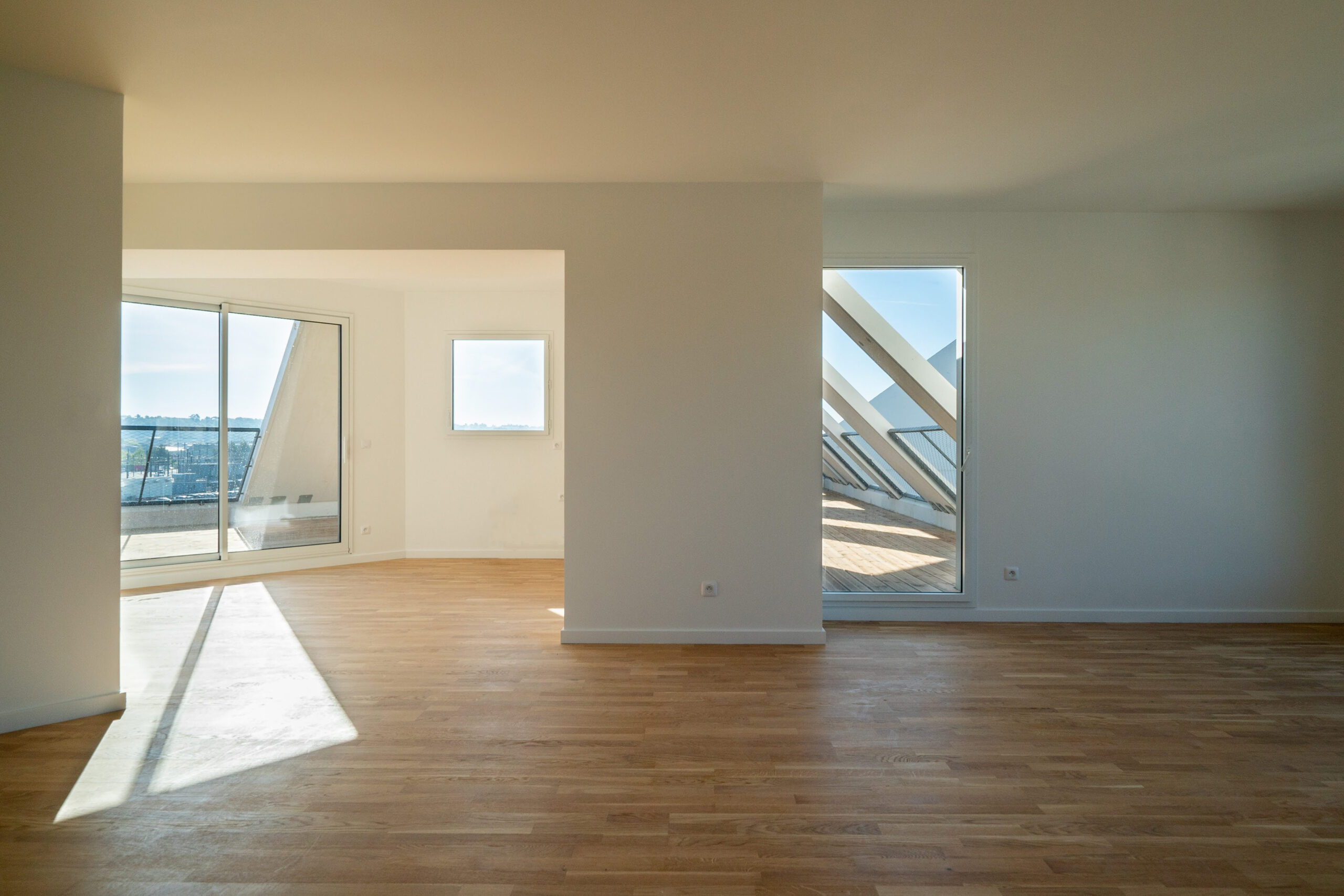 Vue intérieure d'un appartement et ses terrasses / Nico Pulcrano