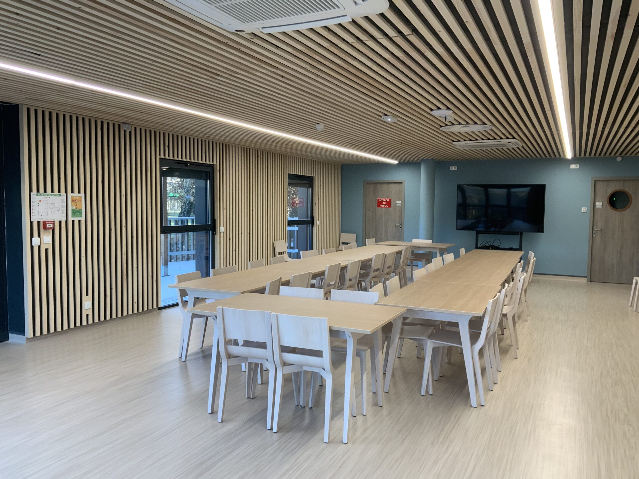 Vue de la salle de séminaire / Agencemetaphore