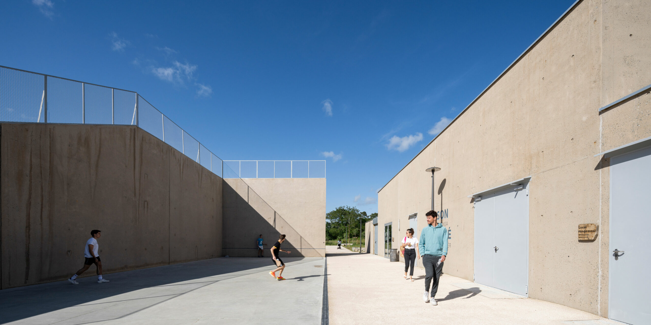 Mur à gauche / Salem Mostefaoui