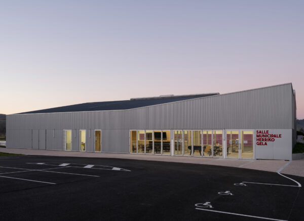 Vue générale depuis le plateau sportif  / Sandrine Iratçabal