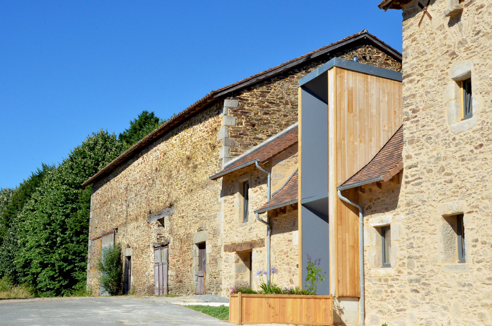 Façade principale / YoctoArchitecture